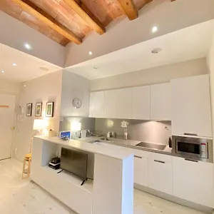 True Design In Heart Of Noble Bcn Appartement
